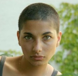Sandra Salimovic, una joven artista Queer romaní que rompe moldes. © by Johanna Taufner 
